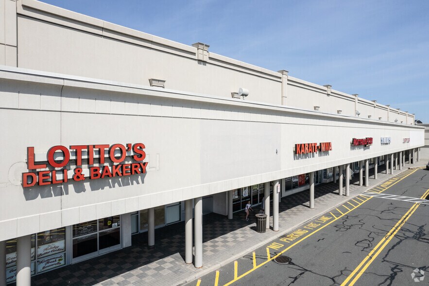 233 N Franklin Tpke, Ramsey, NJ à louer - Photo du bâtiment - Image 2 de 6