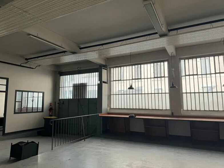 Office in Lyon for lease - Interior Photo - Image 3 of 8