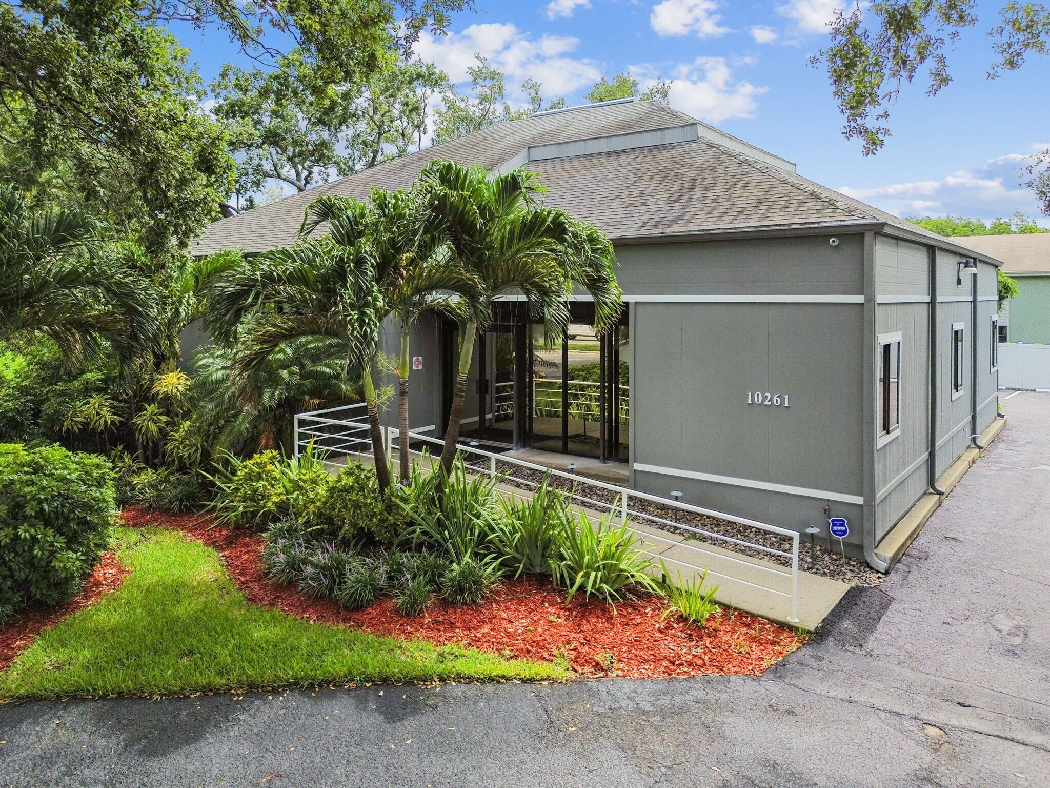 10261 4th St N, Saint Petersburg, FL à vendre Photo du bâtiment- Image 1 de 1