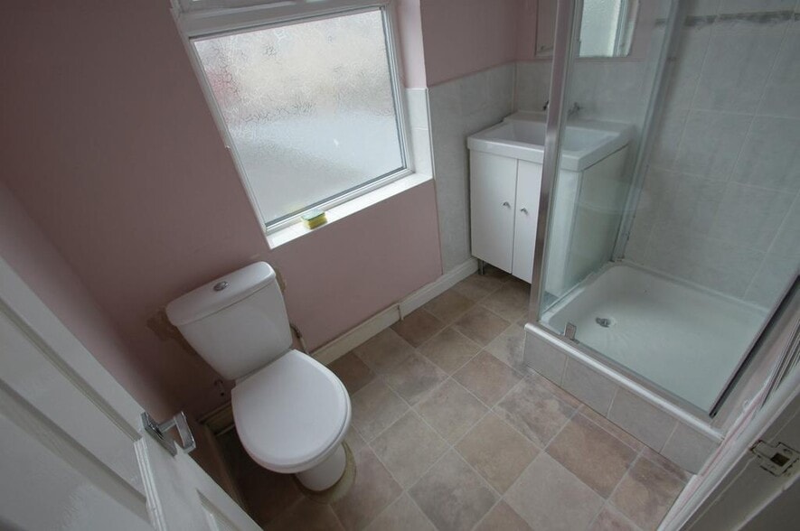 8 Whitby Rd, Ellesmere Port for sale - Building Photo - Image 3 of 10