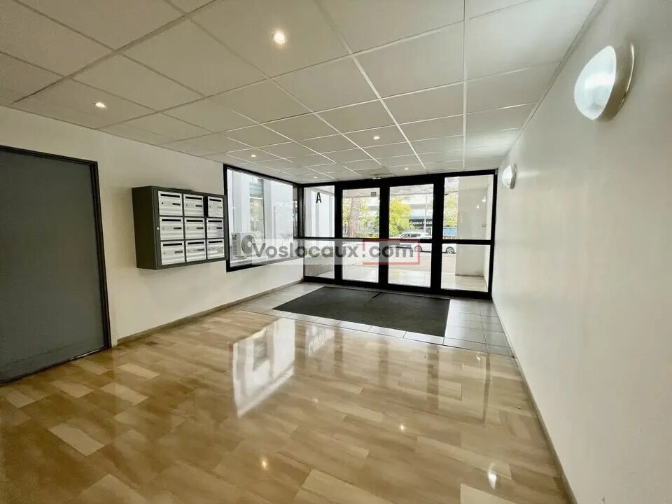 Office in Saint-Laurent-du-Var for lease Building Photo- Image 1 of 3