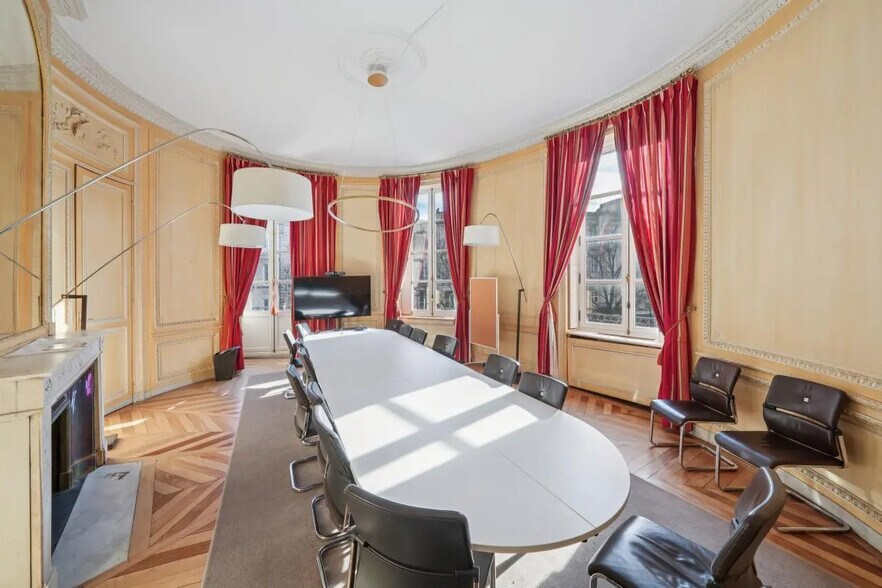 Office in Bordeaux for lease - Building Photo - Image 2 of 30