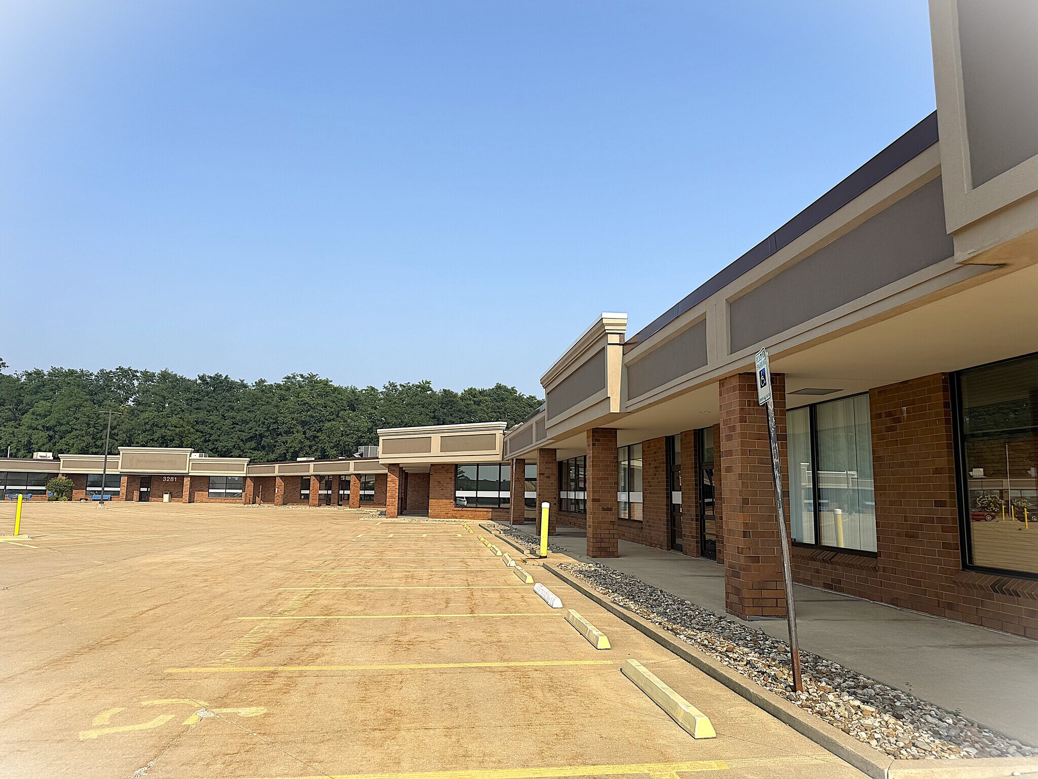 3201-3301 Armar Dr, Marion, IA for lease Primary Photo- Image 1 of 8