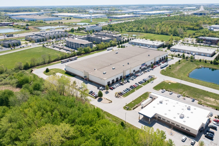 927 N Emerson Ave, Greenwood, IN à vendre - Photo du bâtiment - Image 2 de 4