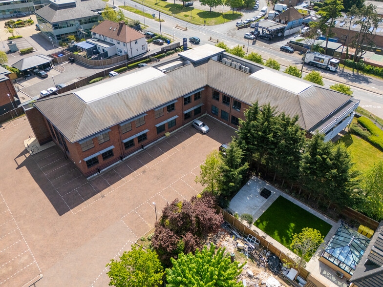 Oxford Rd, Gerrards Cross à louer - Photo du bâtiment - Image 3 de 15