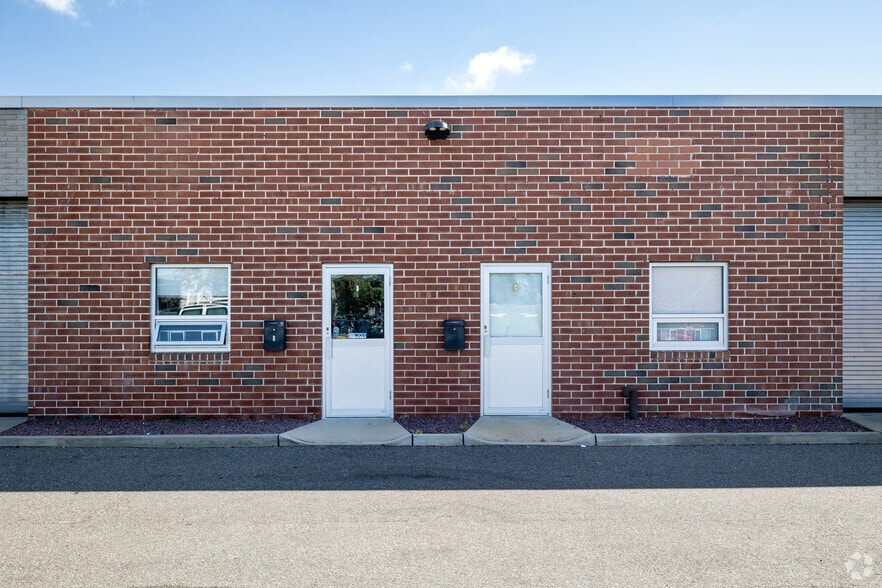 2 Saxwood St, Deer Park, NY for lease - Building Photo - Image 3 of 6