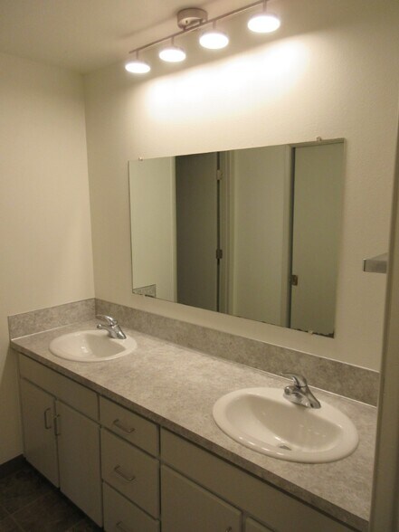 4551 Chippewa Ct SE, Salem, OR à vendre - Photo du bâtiment - Image 2 de 6