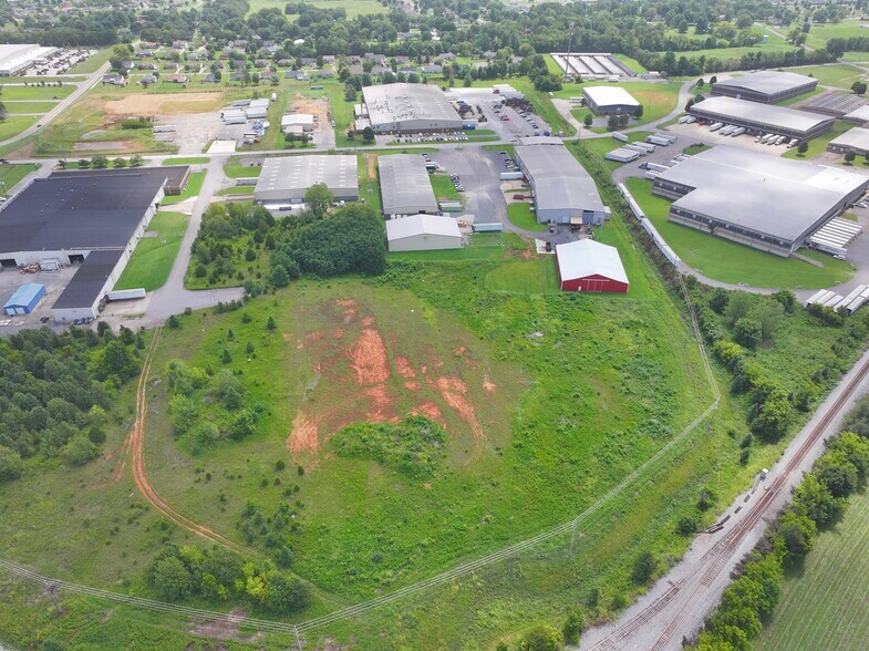 130 Davis St, Portland, TN à louer - Photo du bâtiment - Image 2 de 6