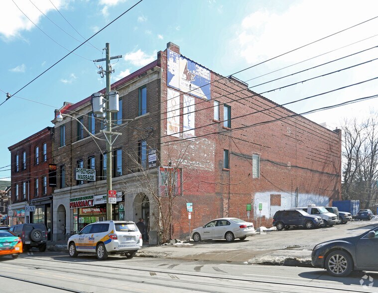 909-911 Queen St E, Toronto, ON à louer - Photo du bâtiment - Image 3 de 4