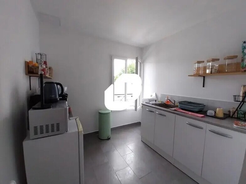 Bureau dans Élancourt à louer - Photo intérieure - Image 2 de 9