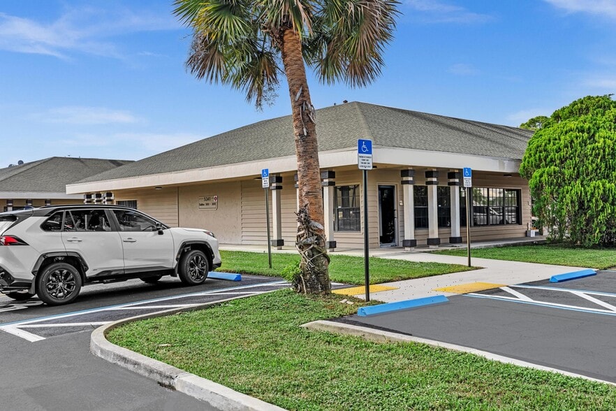 5341 W Atlantic Ave, Delray Beach, FL for lease - Primary Photo - Image 1 of 9