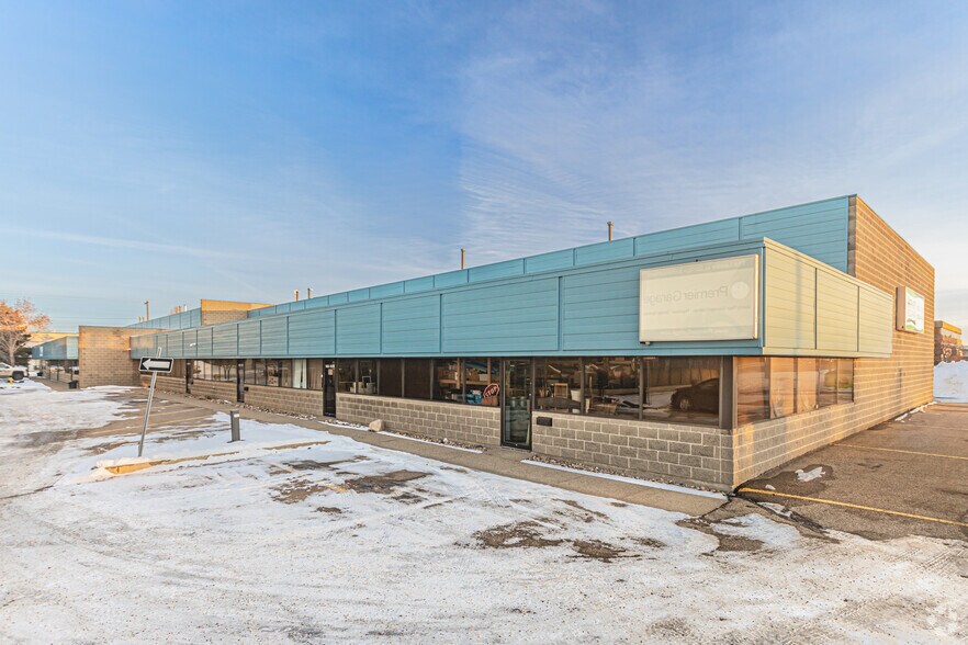 10515 170th St NW, Edmonton, AB à louer - Photo du bâtiment - Image 2 de 9