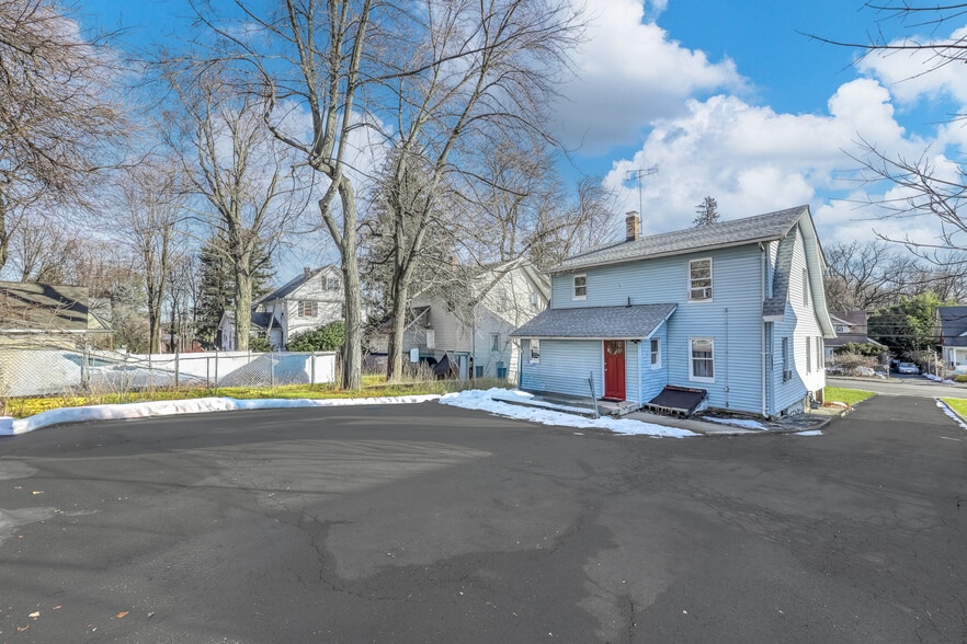 313 N Main St, Spring Valley, NY à vendre - Photo du bâtiment - Image 2 de 19