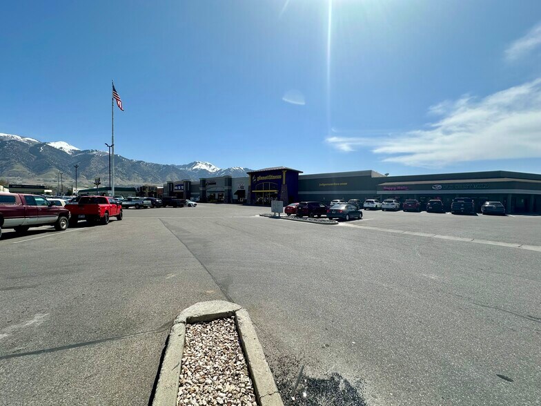 981 S Main St, Logan, UT à louer - Photo du bâtiment - Image 3 de 12