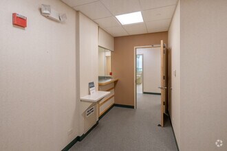 1445 N Hunt Club Rd, Gurnee, IL for lease Interior Photo- Image 1 of 5
