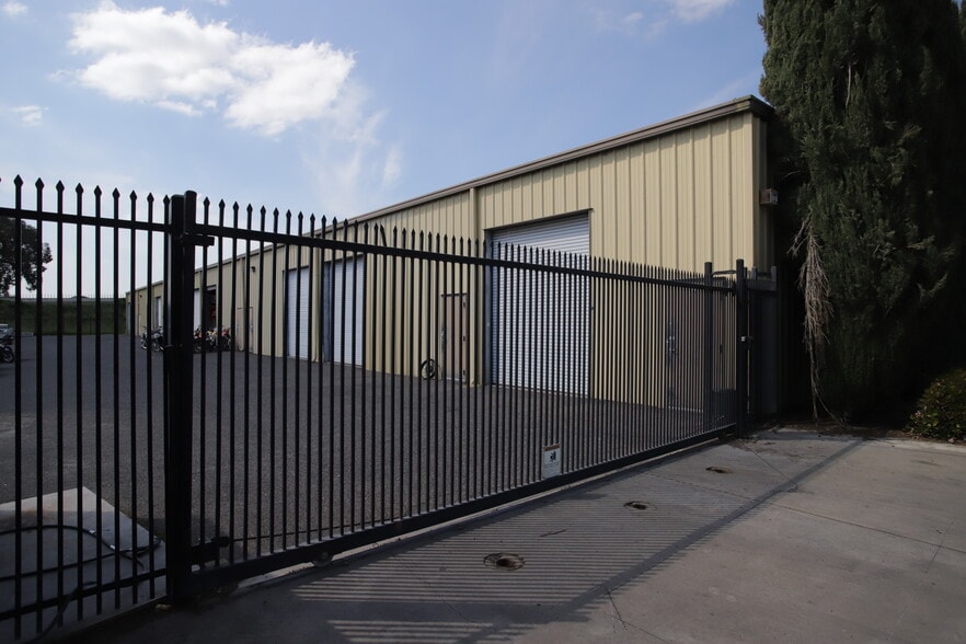 1413 Lone Palm Ave, Modesto, CA for lease - Building Photo - Image 2 of 10