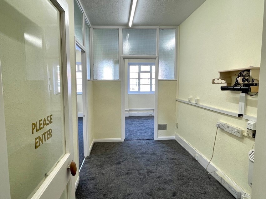 7-9 Massetts Rd, Horley à louer Photo intérieure- Image 1 de 5