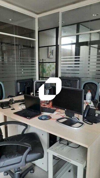 Bureau dans Colombes à louer - Photo du bâtiment - Image 2 de 12