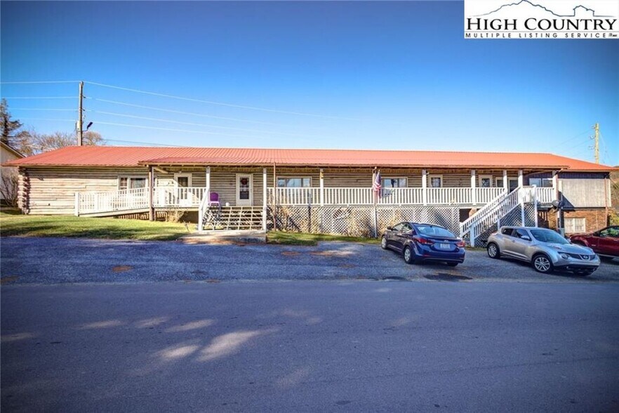 71 E Cheek St, Sparta, NC à vendre - Photo principale - Image 1 de 20