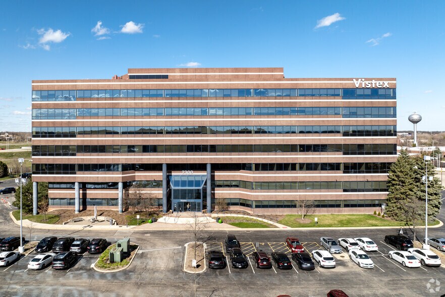 2300 N Barrington Rd, Hoffman Estates, IL à louer - Photo du bâtiment - Image 2 de 11
