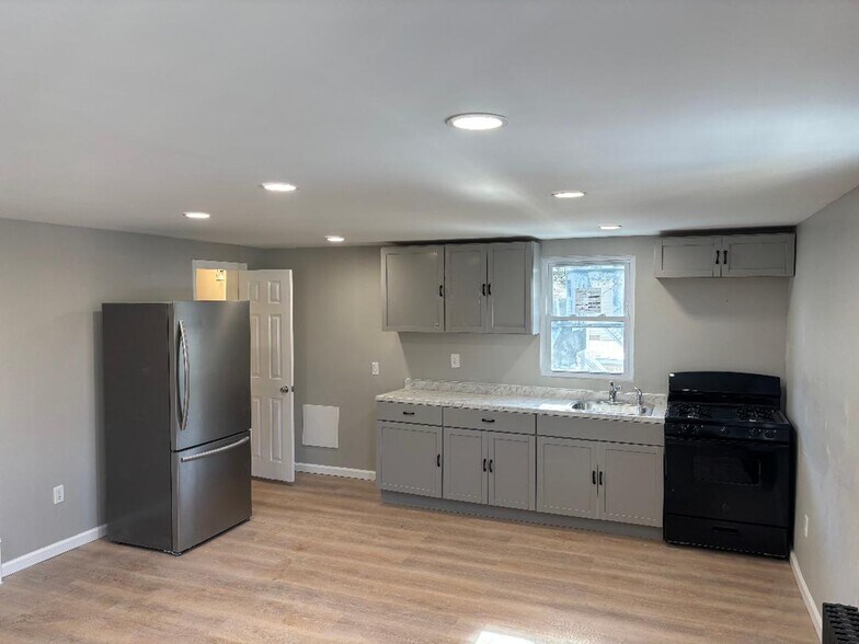 73 Oak St, Binghamton, NY à vendre - Photo intérieure - Image 2 de 10