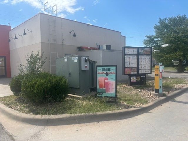 420 E 30th Ave, Hutchinson, KS for sale - Building Photo - Image 3 of 8