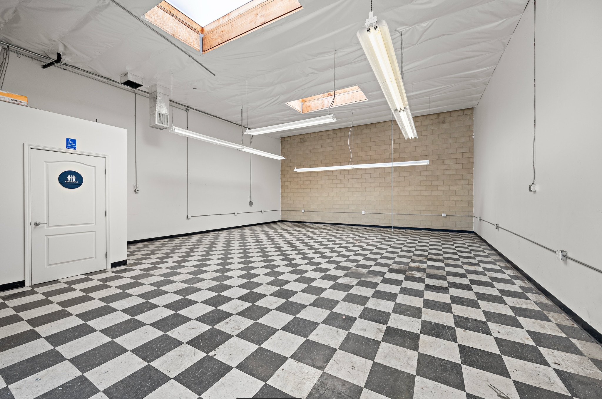 227 Pawnee St, San Marcos, CA for lease Interior Photo- Image 1 of 3