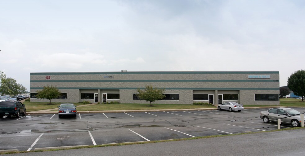 1345 Brookville Way, Indianapolis, IN à louer - Photo du bâtiment - Image 2 de 5