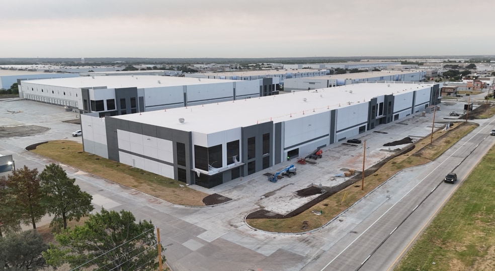 7901 South Fwy, Fort Worth, TX for lease - Building Photo - Image 2 of 5