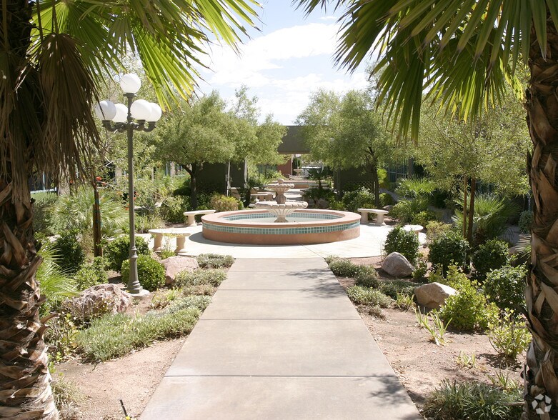 4270 S Decatur Blvd, Las Vegas, NV à louer - Photo du bâtiment - Image 3 de 68