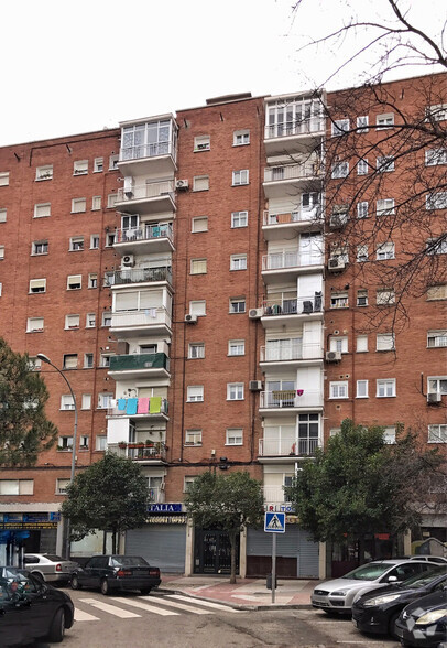 Plaza San Juan de Covas, 3, Alcorcón, Madrid à vendre - Photo du bâtiment - Image 2 de 2