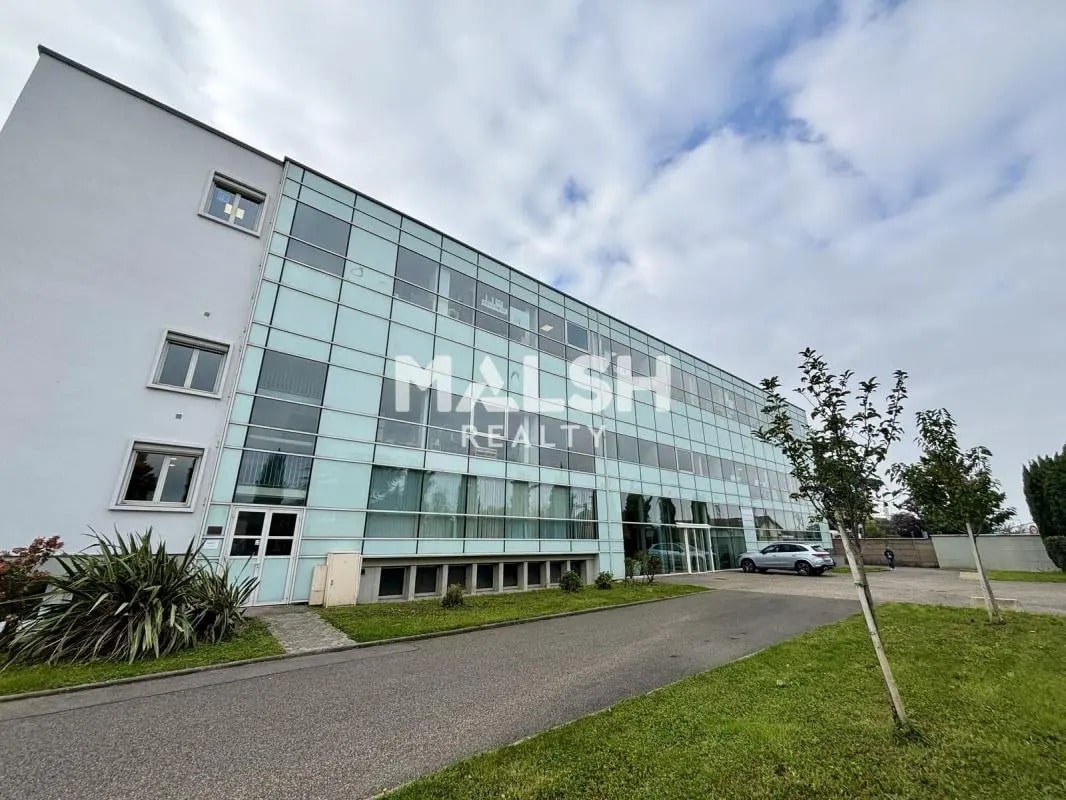 Bureau dans Vaulx-en-Velin à louer Photo du bâtiment- Image 1 de 7