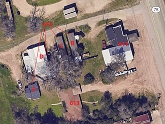 Plus de détails pour 615-617 Highway 75 N, Willis, TX - Multi-résidentiel à vendre