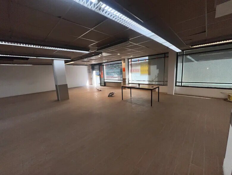 Retail in Boulogne-Billancourt for lease - Building Photo - Image 3 of 6