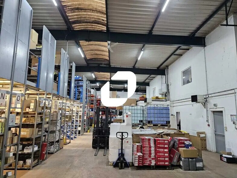 Office in Villepinte for lease - Interior Photo - Image 2 of 9