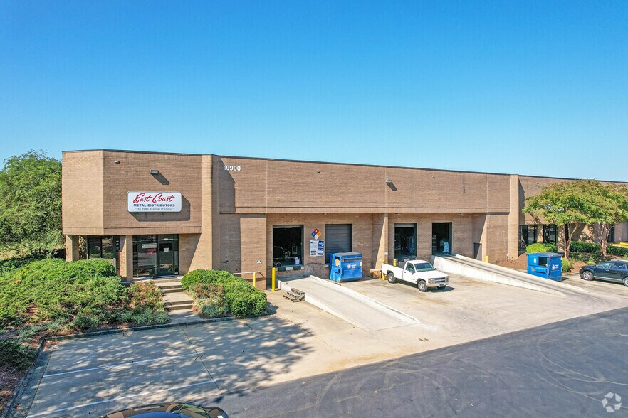 10900 S Commerce Blvd, Charlotte, NC for lease - Primary Photo - Image 1 of 10