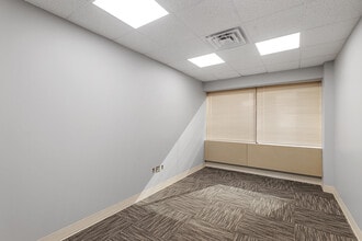 555 W Crosstown Pky, Kalamazoo, MI for lease Interior Photo- Image 1 of 8