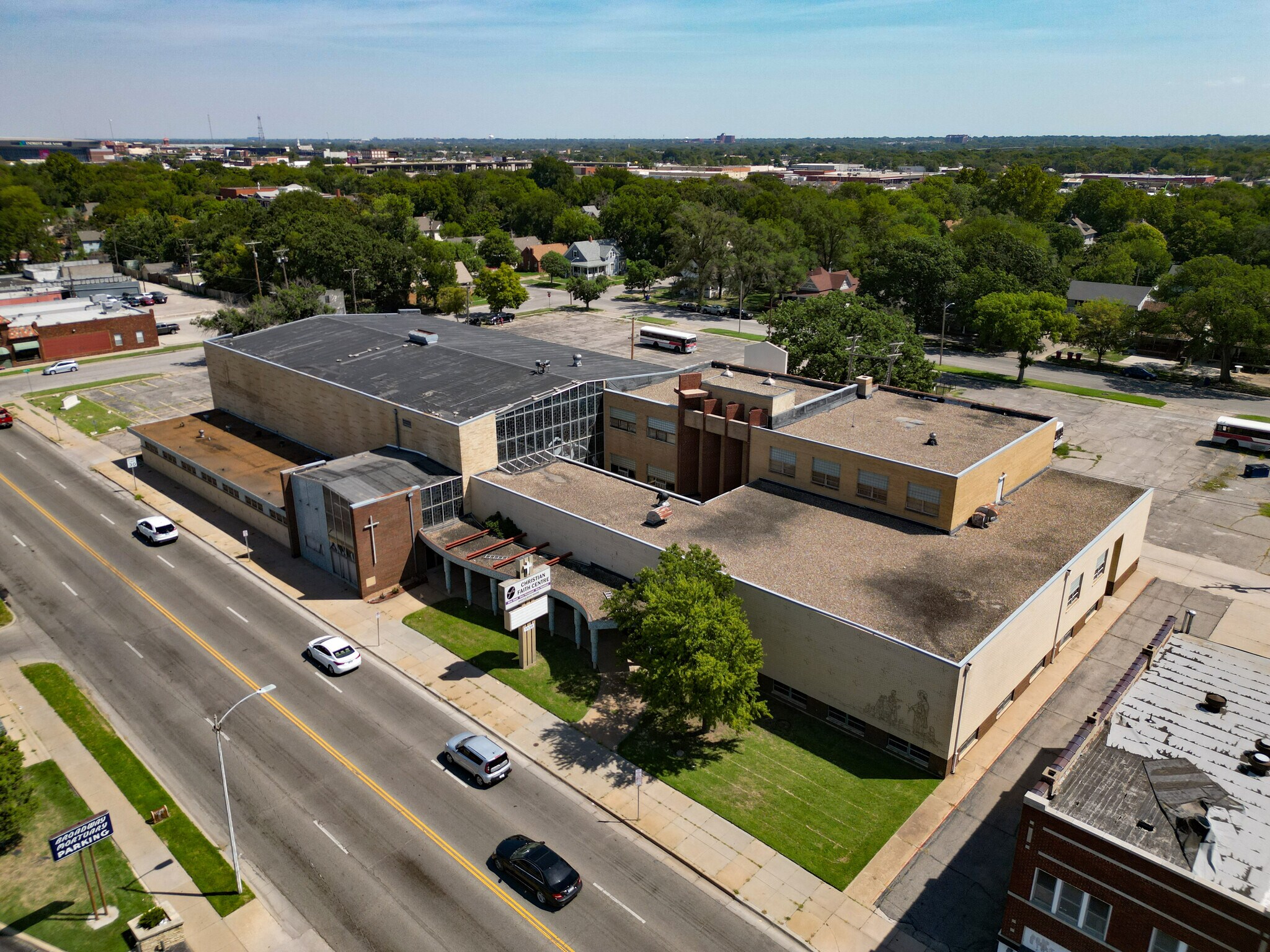 1130 S. Broadway, Wichita, KS à vendre Photo du bâtiment- Image 1 de 33