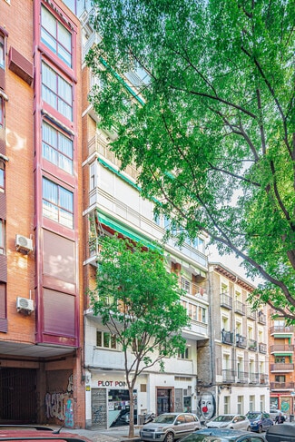 Plus de détails pour Multi-résidentiel à vendre