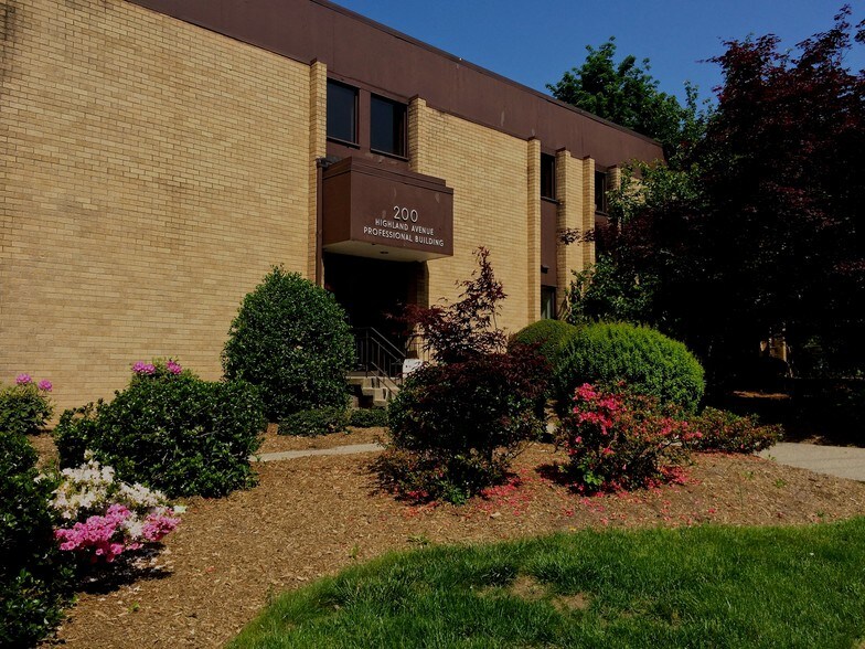 200 Highland Ave, Glen Ridge, NJ à louer - Photo du bâtiment - Image 2 de 27