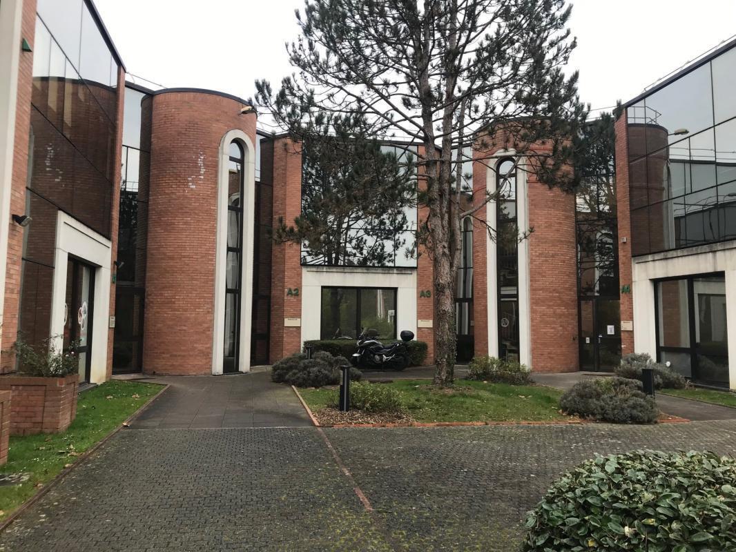 21 Rue Albert Calmette, Jouy-en-Josas for lease Building Photo- Image 1 of 7
