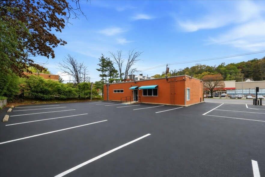 860 Central Park Ave, Scarsdale, NY for lease - Building Photo - Image 2 of 4