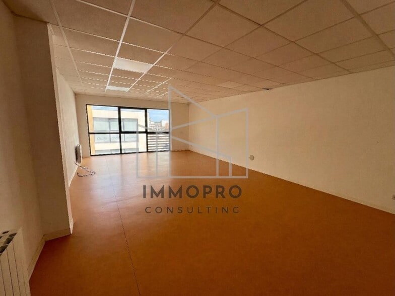 Flex in Belbeuf for lease - Building Photo - Image 3 of 9