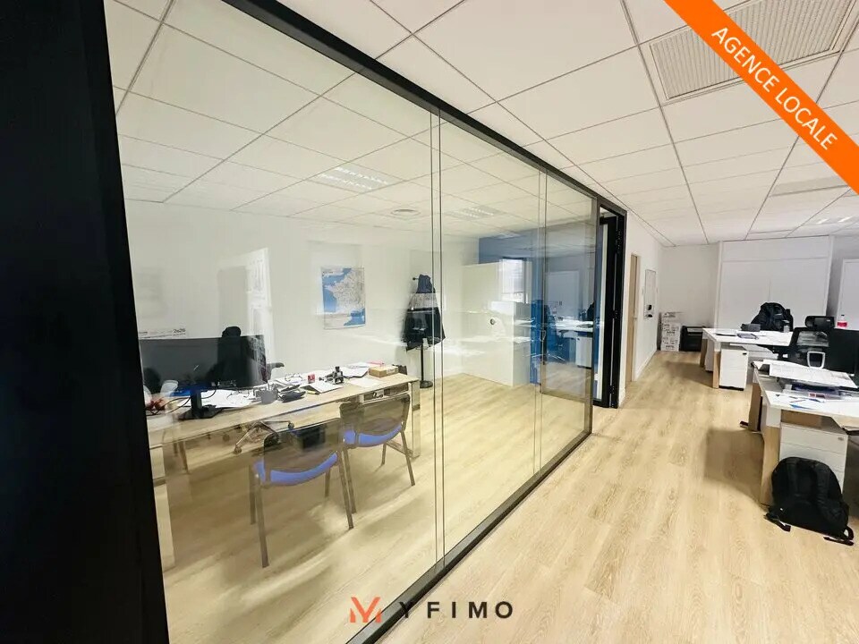 Office in Saint-Germain-en-Laye for lease Building Photo- Image 1 of 7