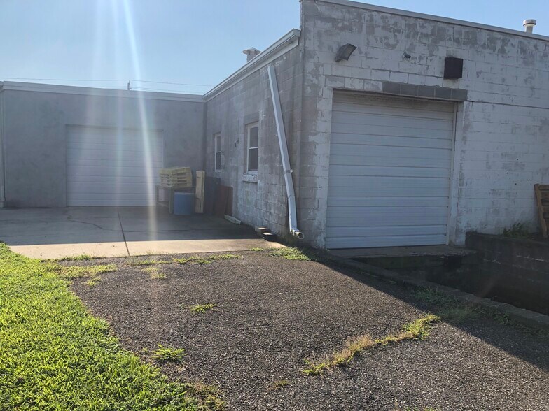 85 Nicholson Rd, Gloucester City, NJ à louer - Photo du bâtiment - Image 2 de 30