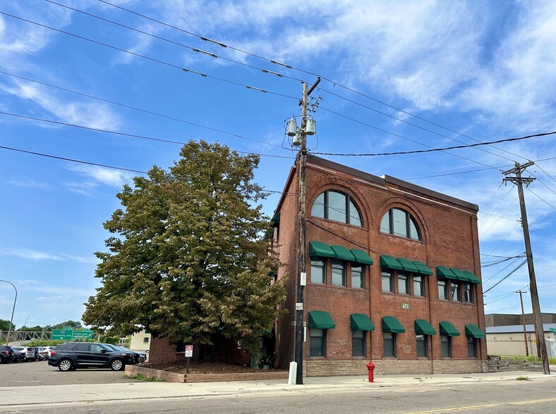 475 Cleveland Ave N, Saint Paul, MN for lease - Building Photo - Image 2 of 4