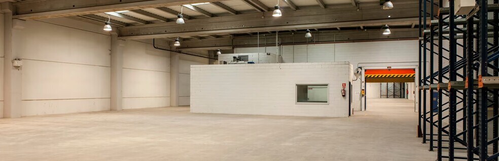 Industrial in Barcelona, Barcelona for sale - Building Photo - Image 3 of 5