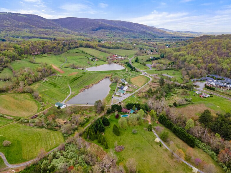 9388 Critzers Shop Rd, Afton, VA à vendre - Photo du bâtiment - Image 2 de 35