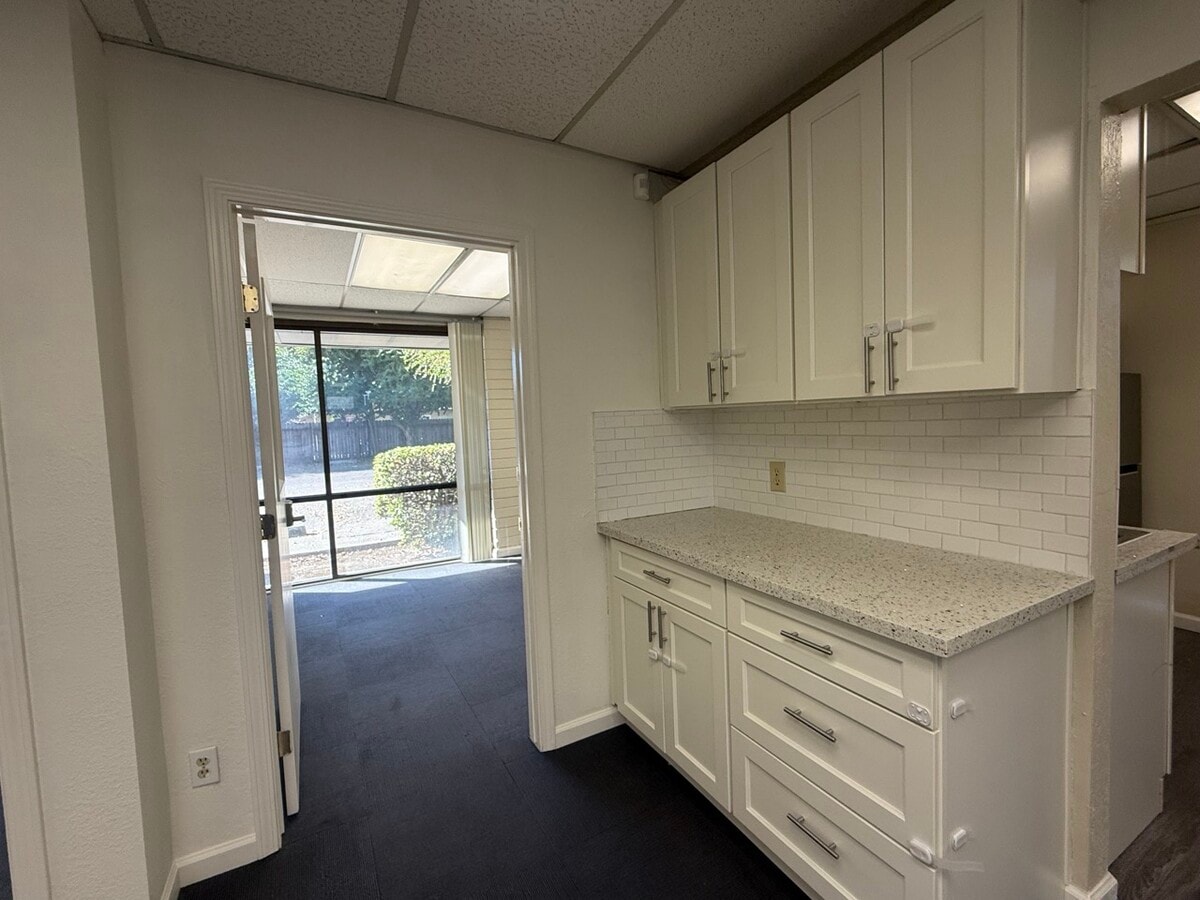 5637 N Pershing Ave, Stockton, CA 95207 - Unité B5-7 - - Photo intérieure - Image 2 of 11