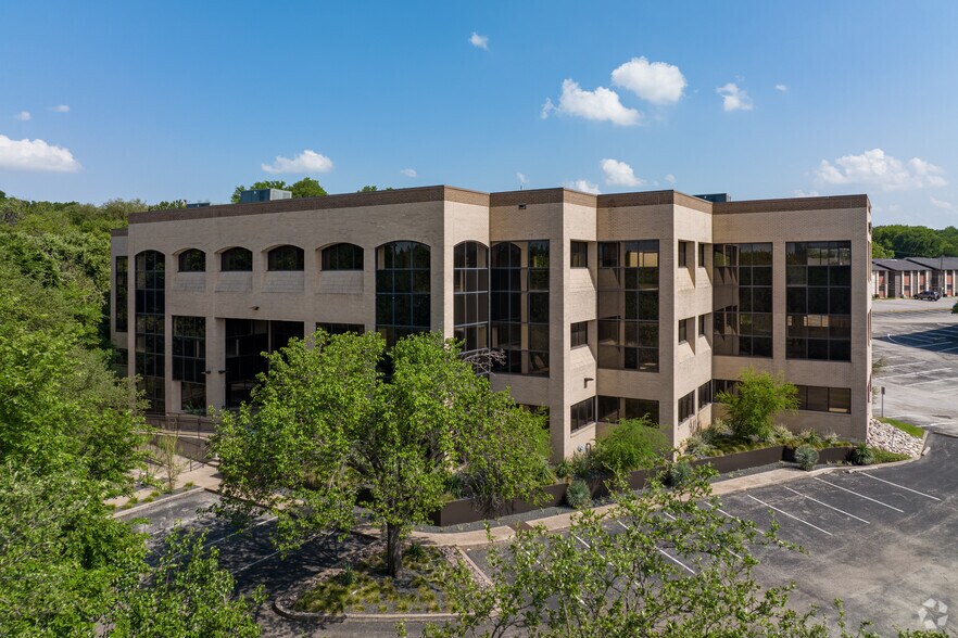 1949 S Interstate 35, Austin, TX for lease - Primary Photo - Image 1 of 15